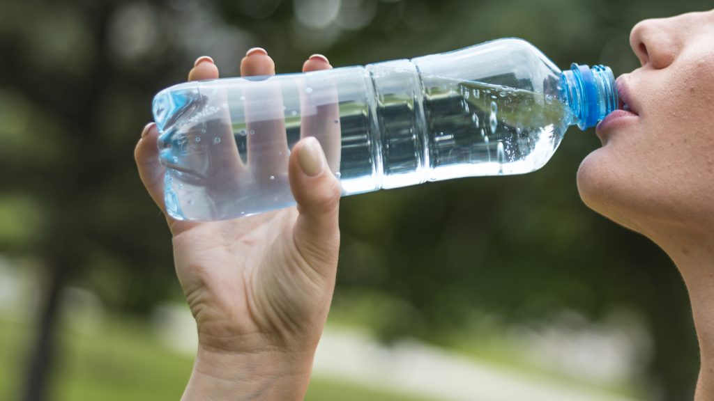 agua para evitar junk food